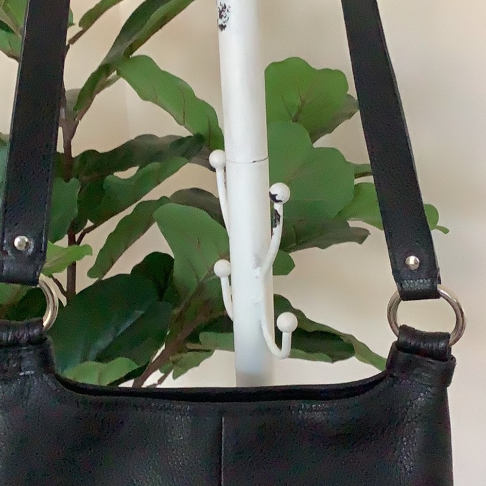 Coach Black Crossbody 🖤🖤🖤 - Picture 7 of 9